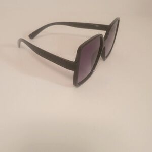 Thin Fashionable Sunglasses
